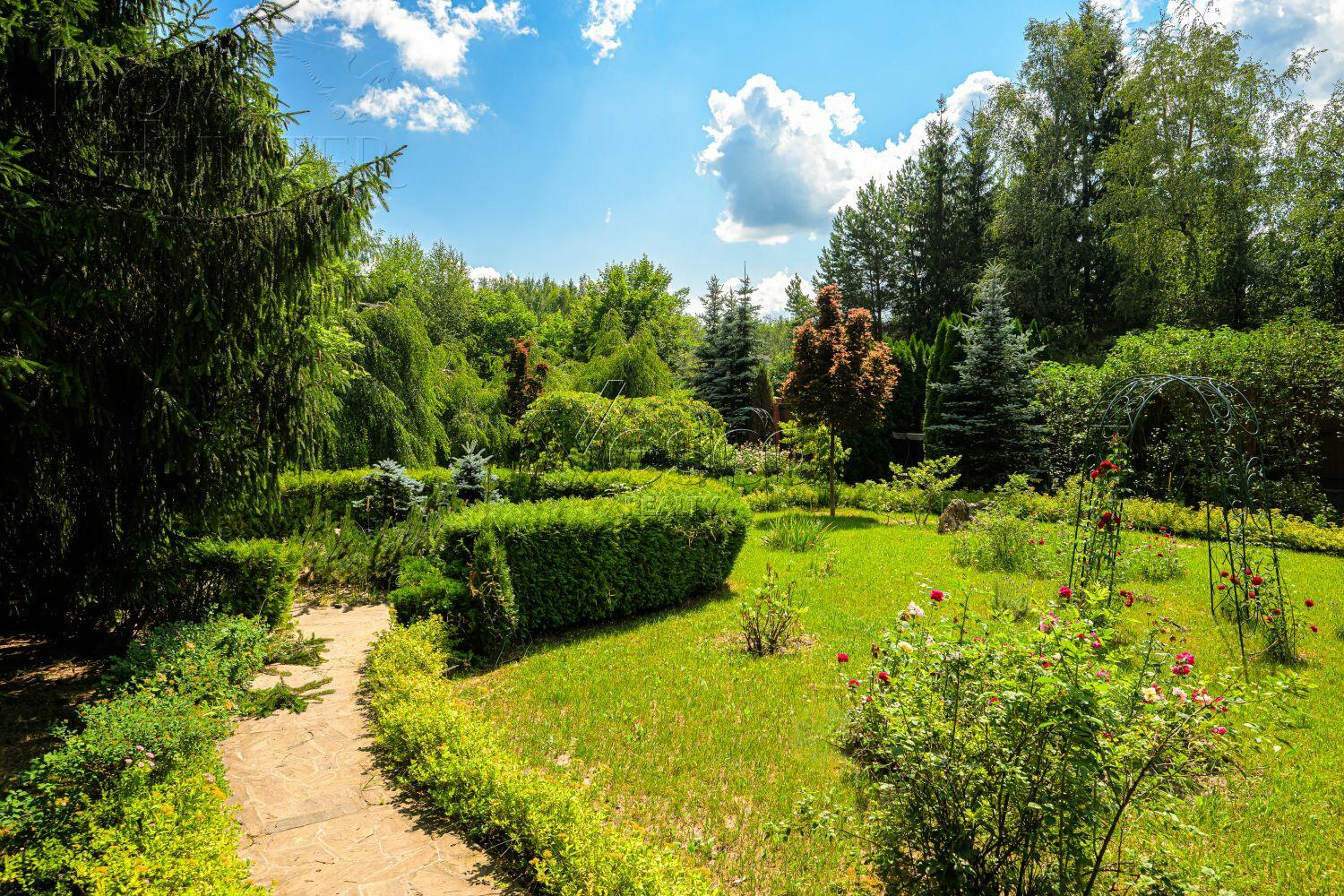 3-этажный коттедж 550 м² с отделкой