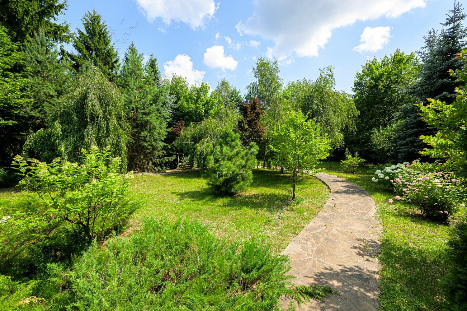 3-этажный коттедж 550 м² с отделкой