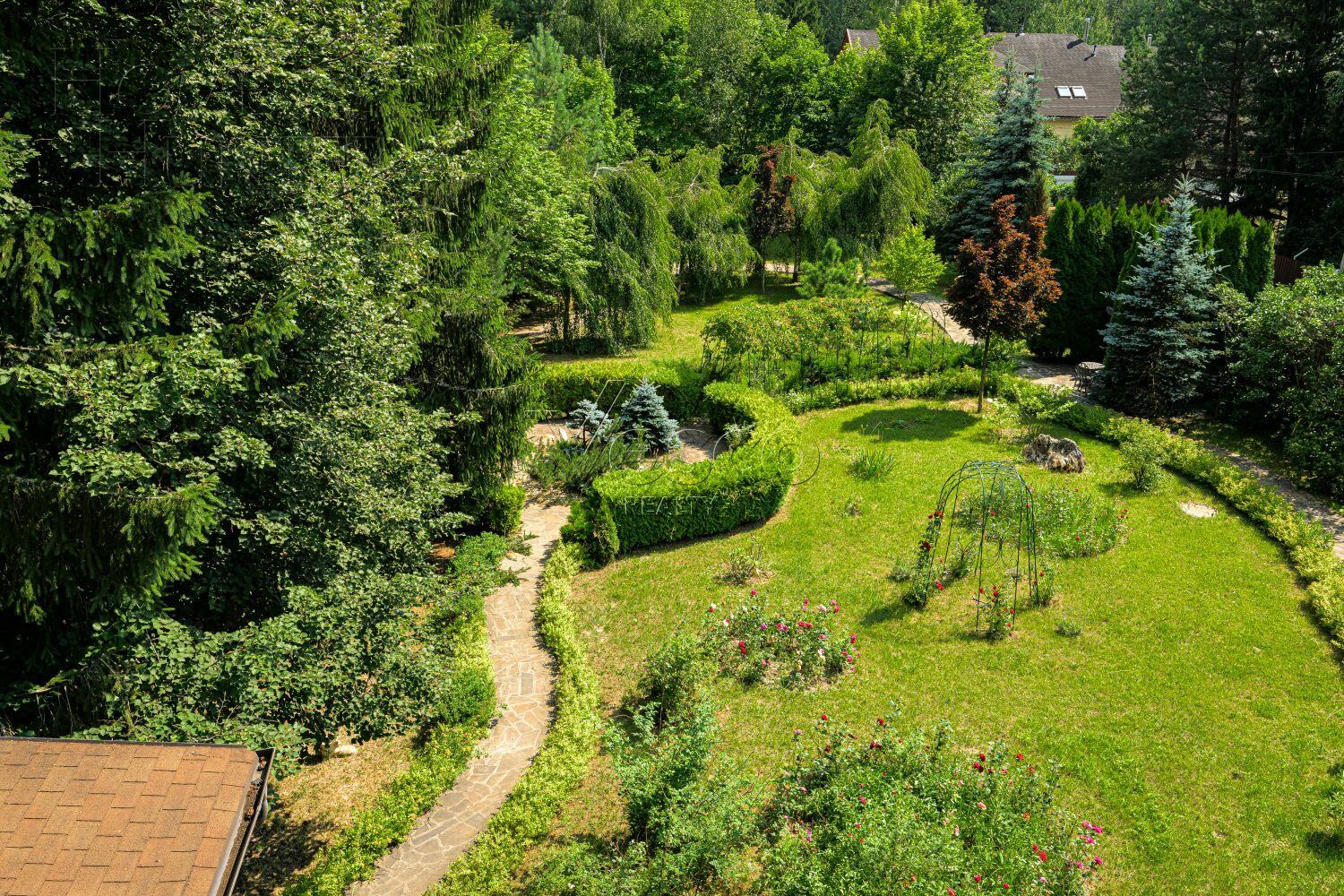 3-этажный коттедж 550 м² с отделкой