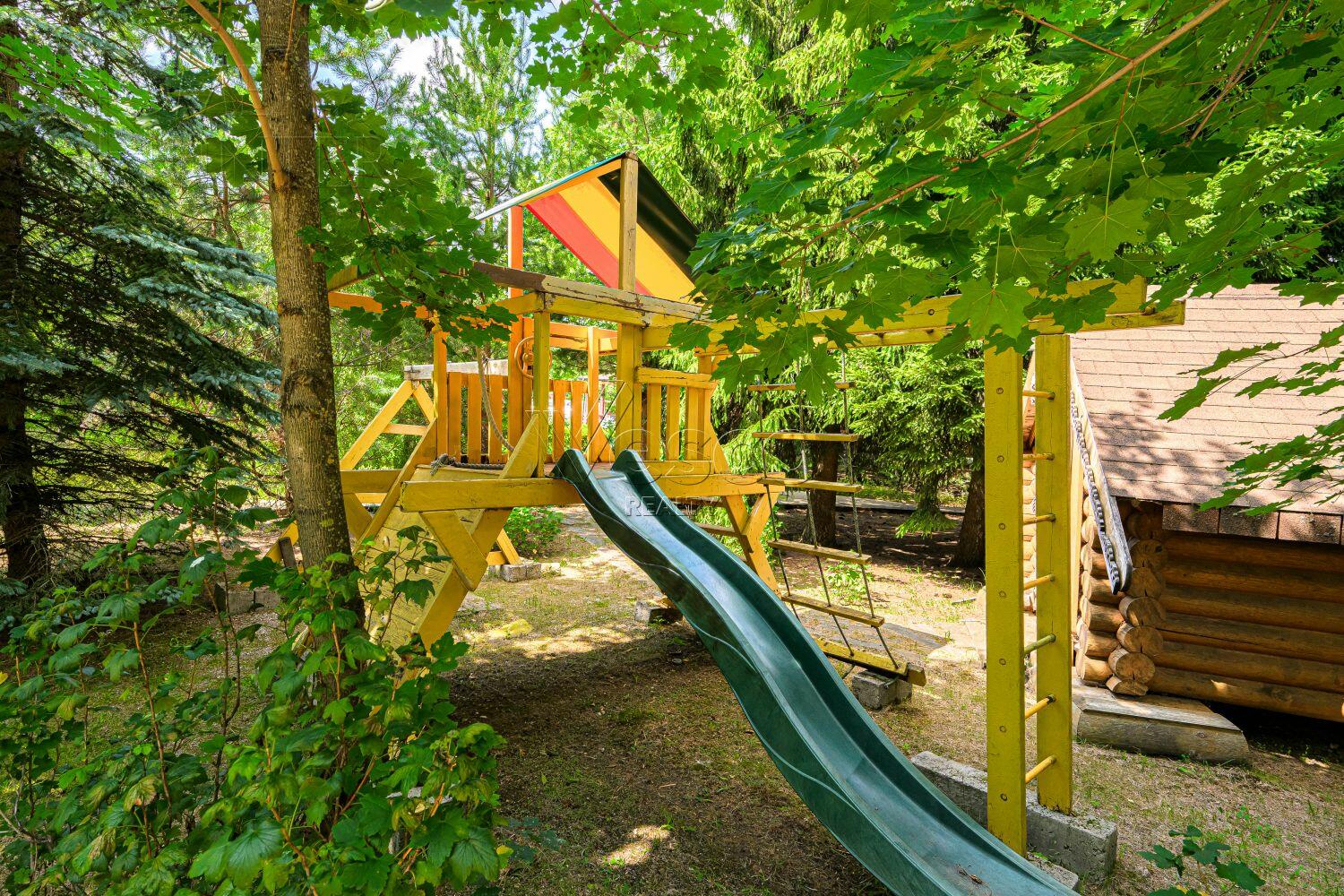 3-этажный коттедж 550 м² с отделкой