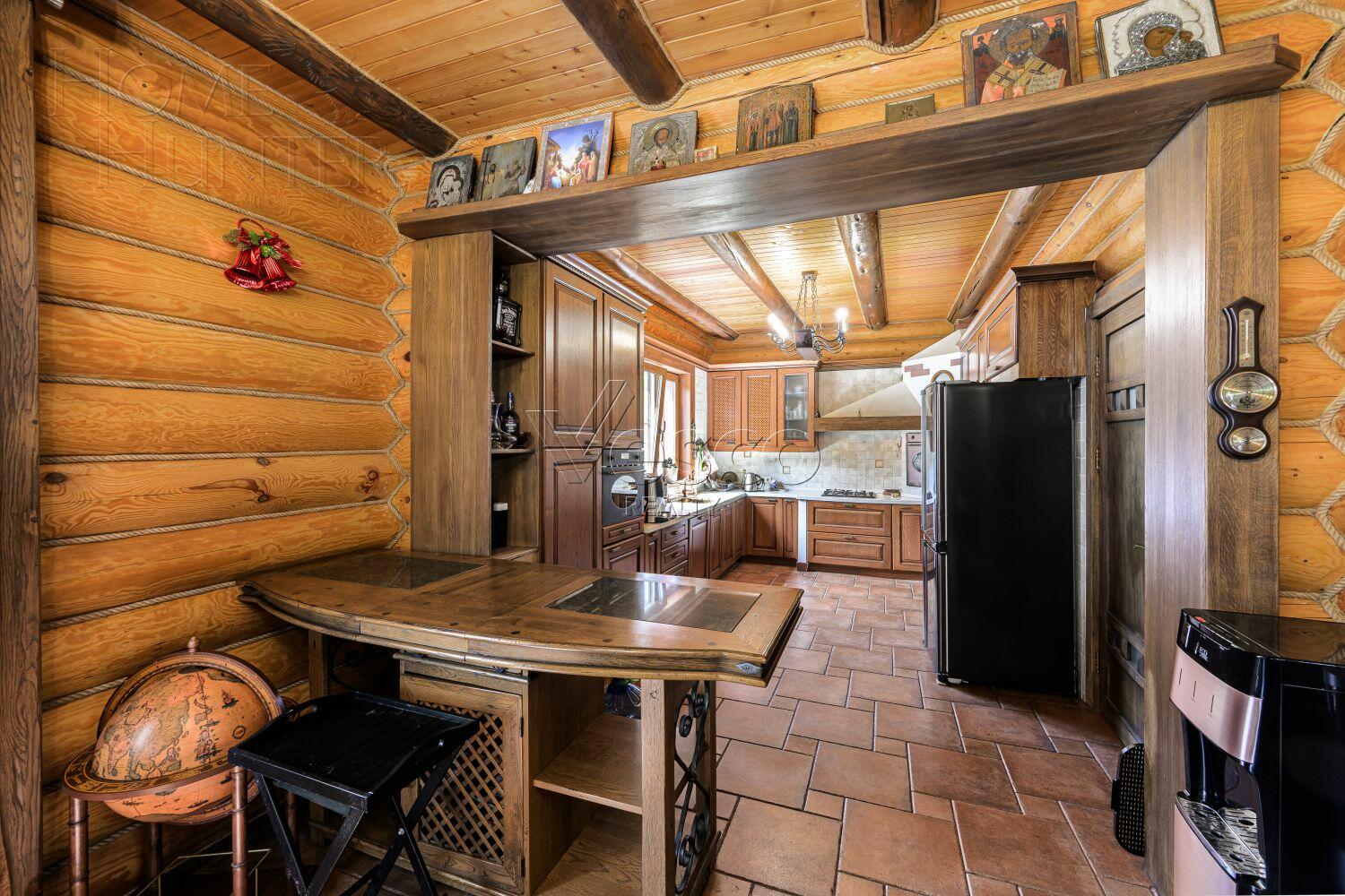 3-этажный коттедж 550 м² с отделкой