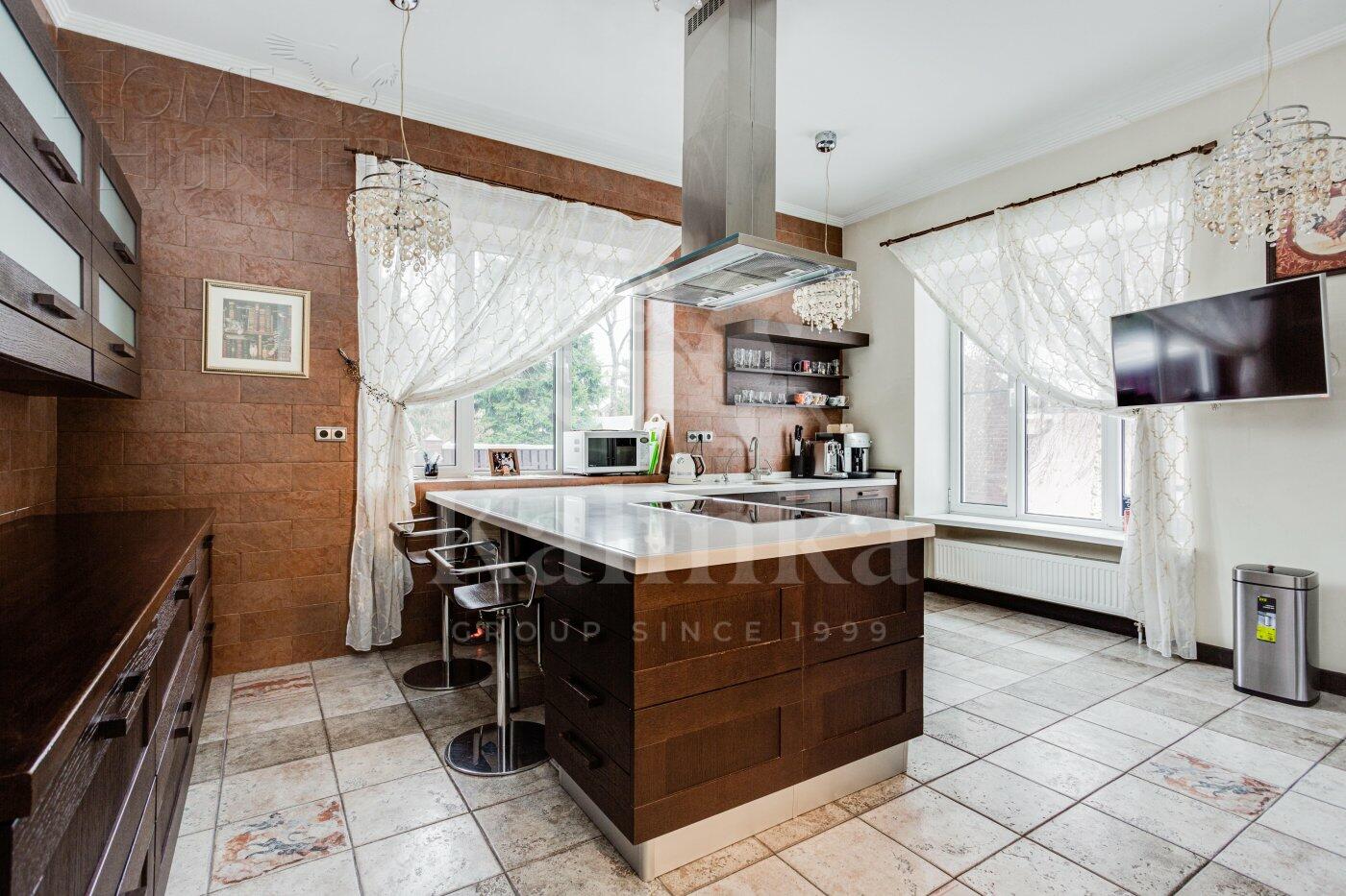 2-этажный коттедж 500 м² с отделкой