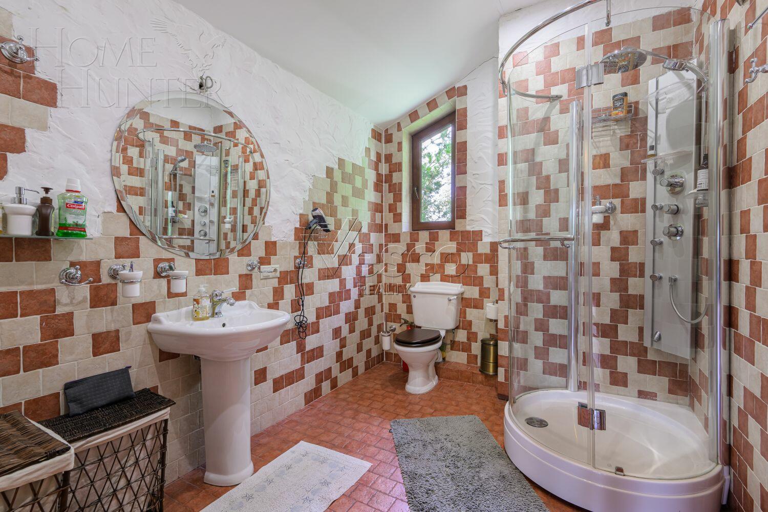 3-этажный коттедж 550 м² с отделкой