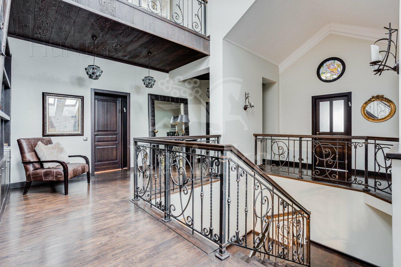 2-этажный коттедж 500 м² с отделкой