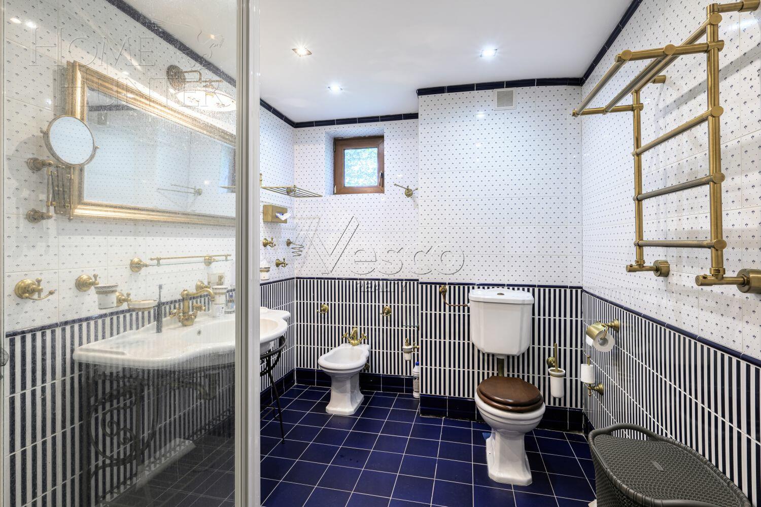 3-этажный коттедж 550 м² с отделкой