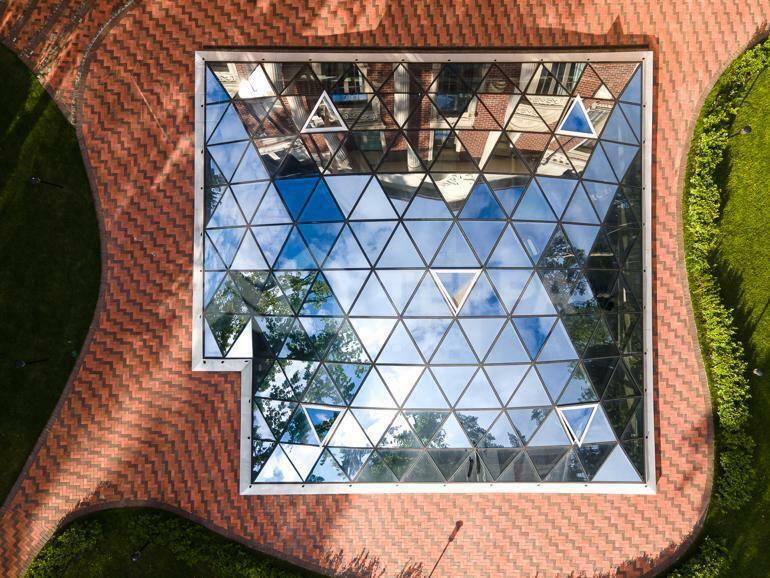 3-этажный коттедж 3 500 м² с отделкой