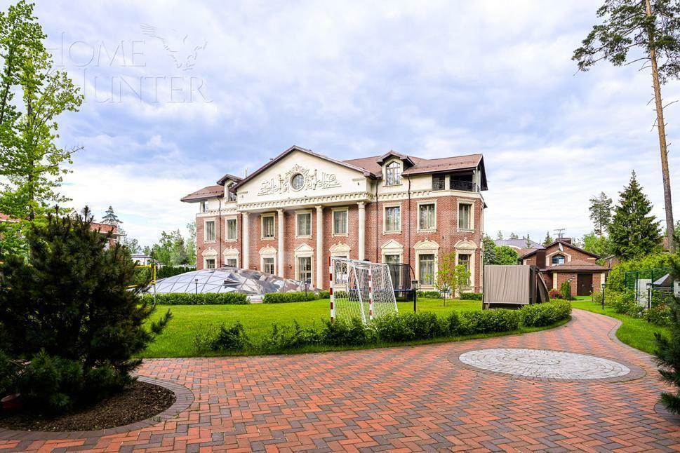 3-этажный коттедж 3 500 м² с отделкой