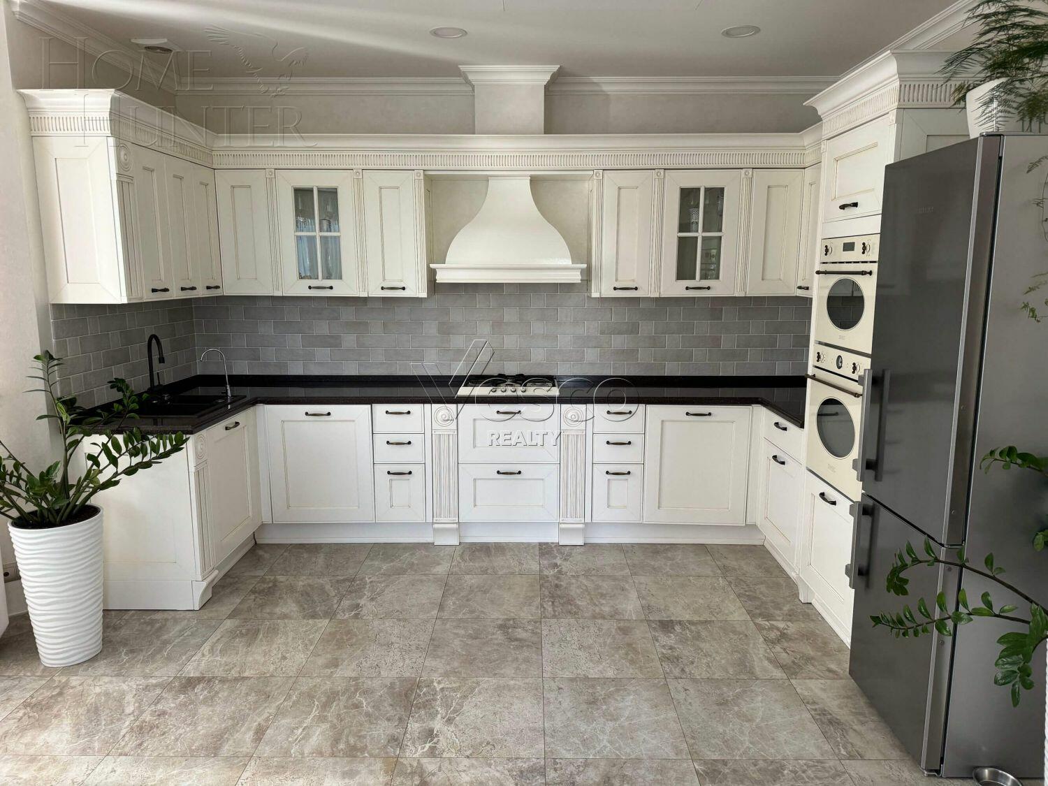 2-этажный коттедж 400 м² с отделкой