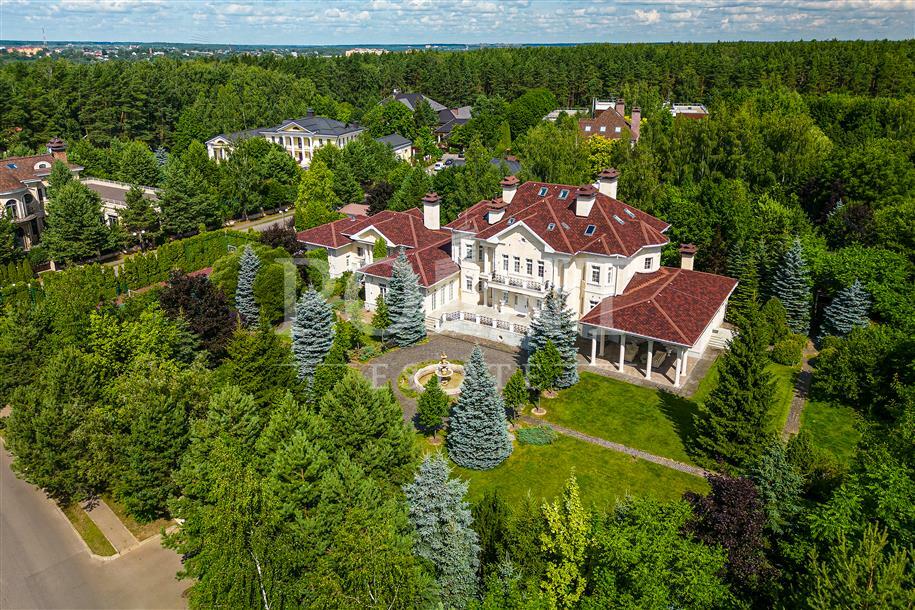 2-этажный коттедж 1 400 м² с отделкой