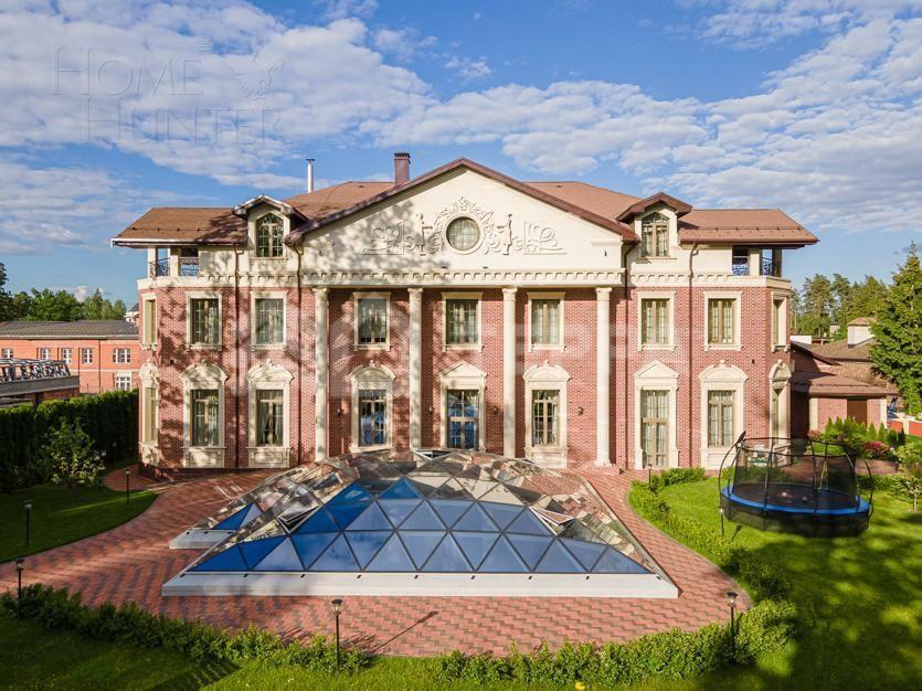 3-этажный коттедж 3 500 м² с отделкой