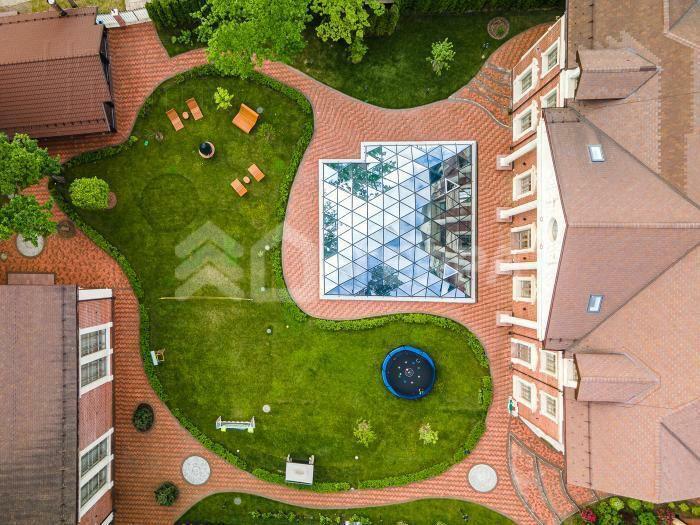 3-этажный коттедж 3 500 м² с отделкой