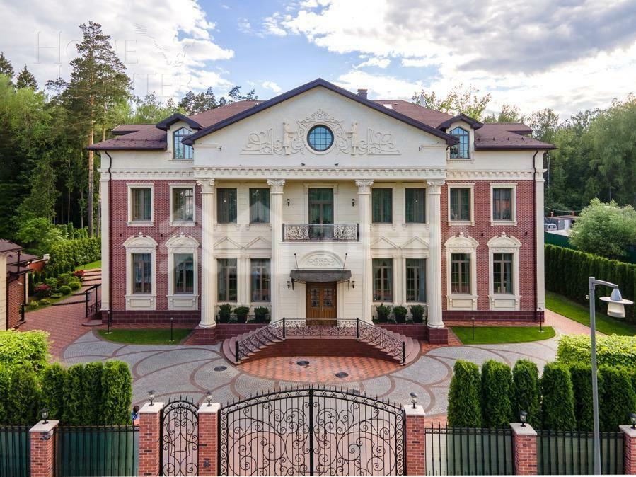 3-этажный коттедж 3 500 м² с отделкой