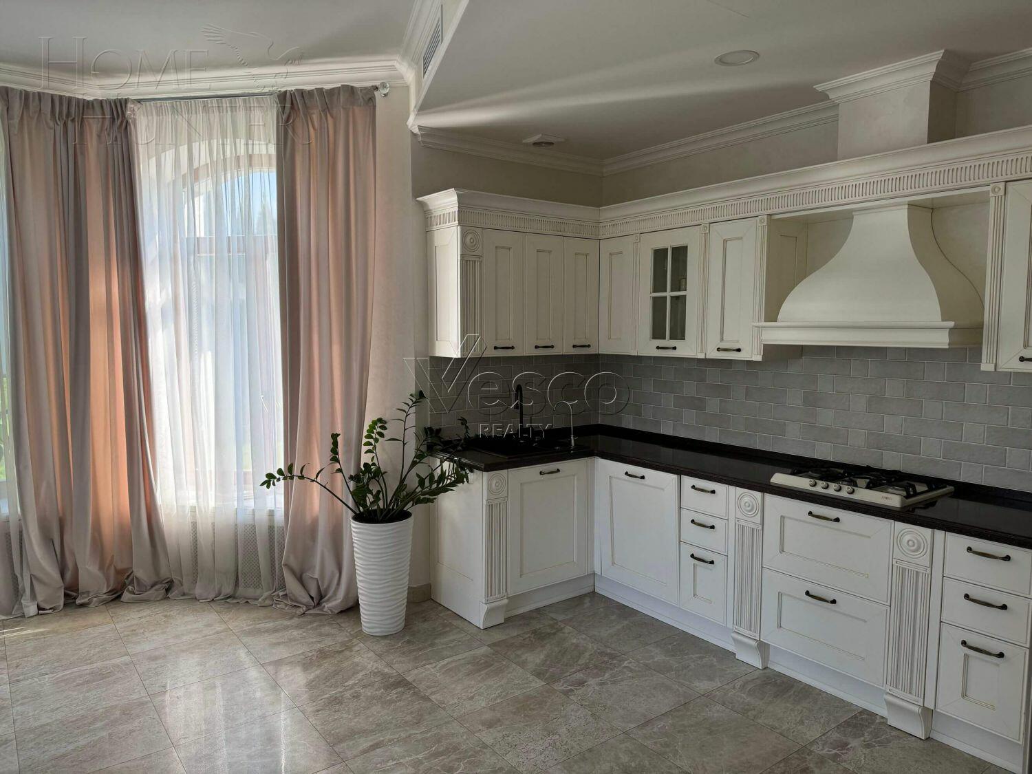 2-этажный коттедж 400 м² с отделкой