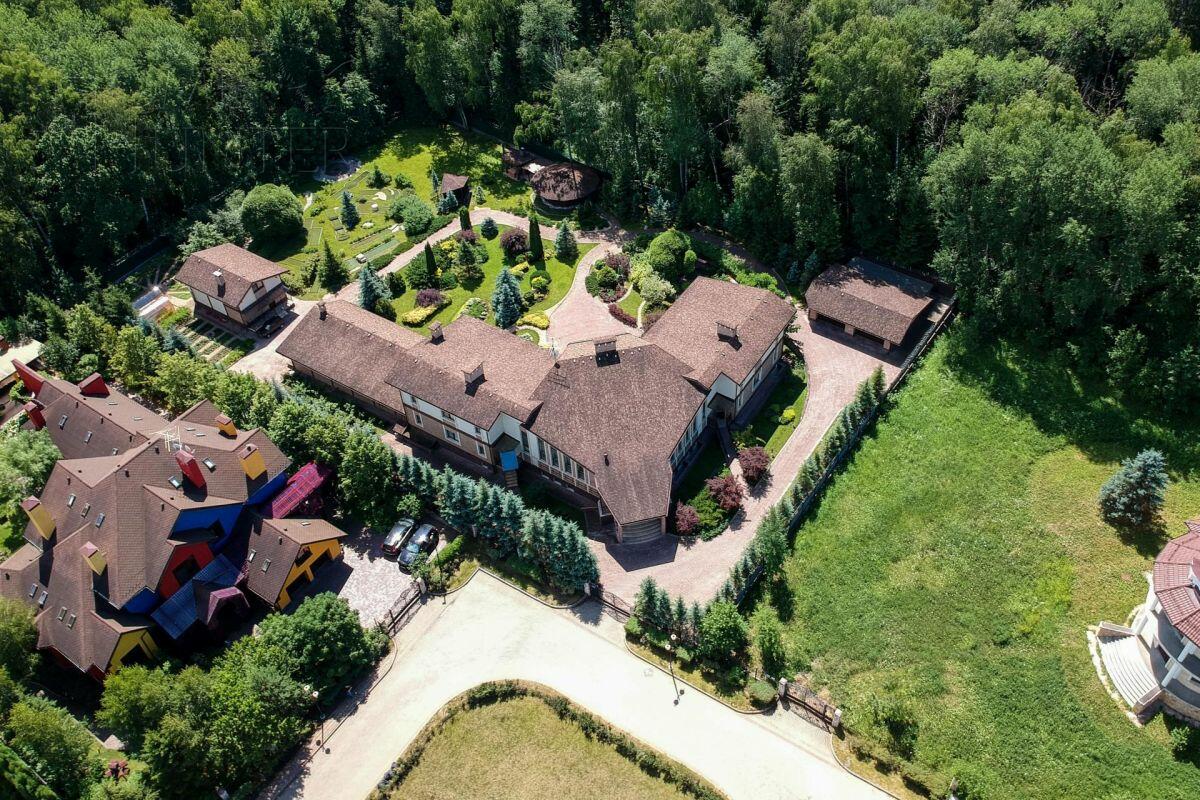 2-этажный коттедж 2 000 м² с отделкой