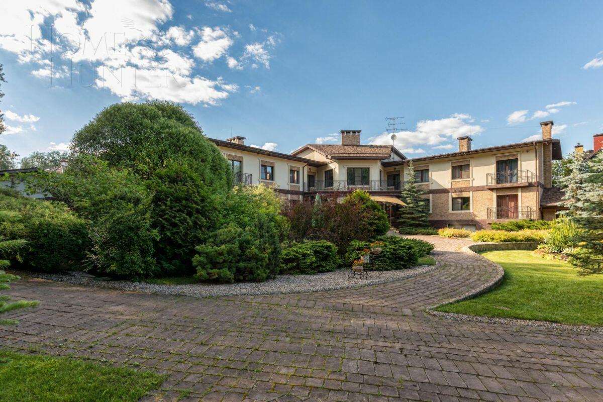 2-этажный коттедж 2 000 м² с отделкой