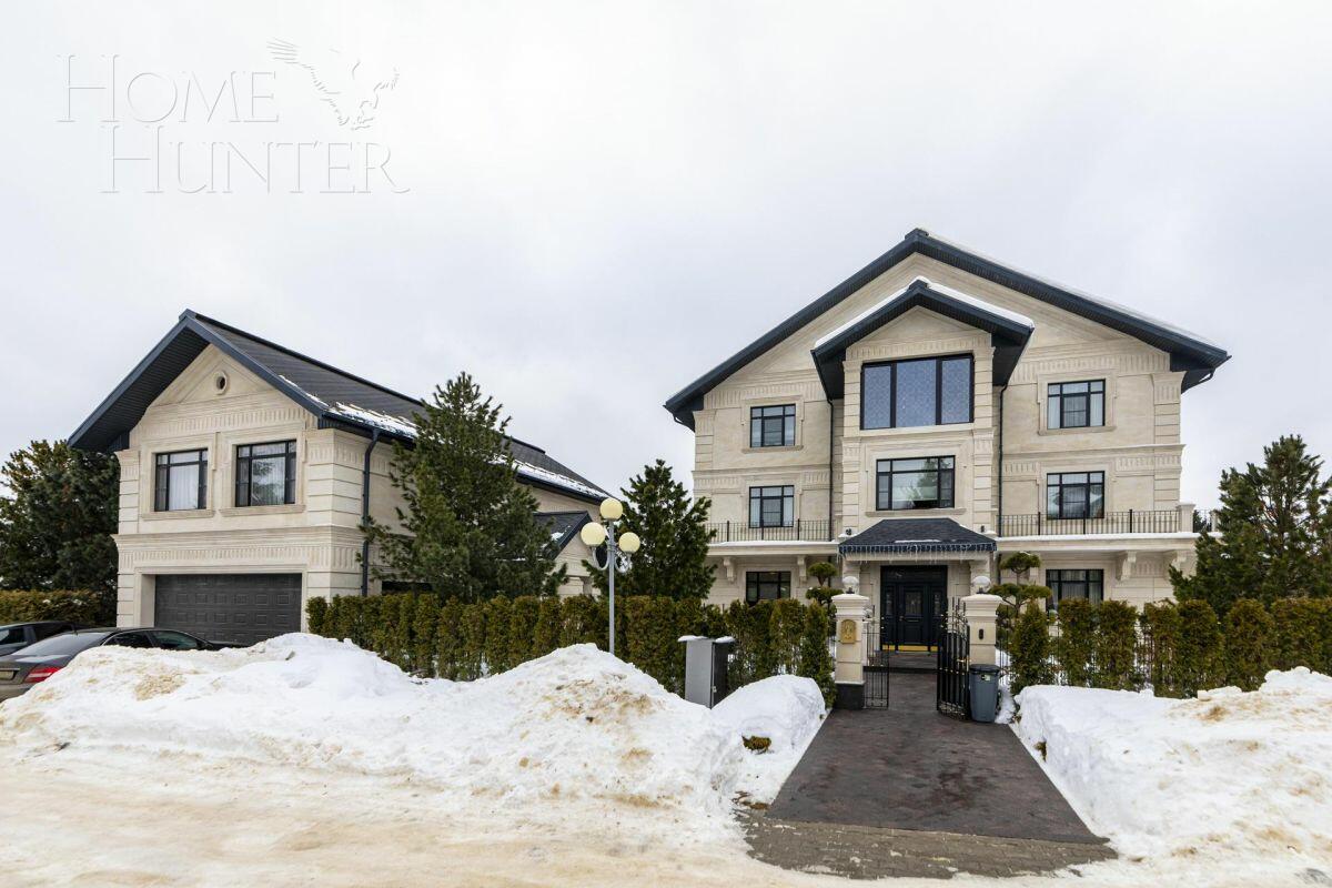 3-этажный коттедж 1 100 м² с отделкой