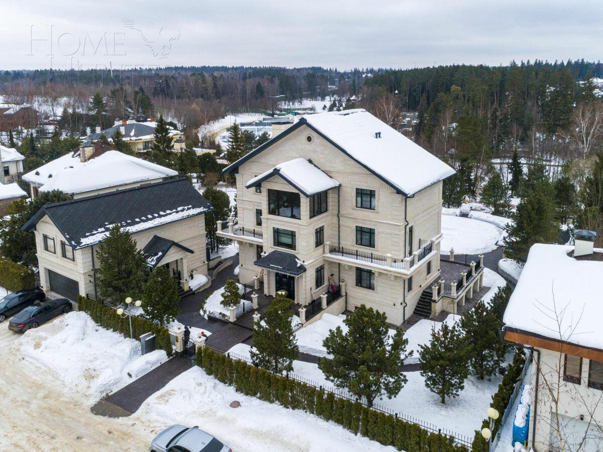 3-этажный коттедж 1 100 м² с отделкой