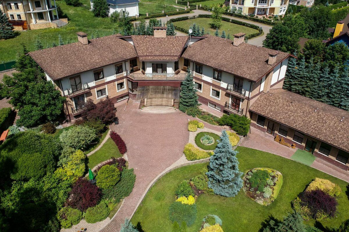 2-этажный коттедж 2 000 м² с отделкой