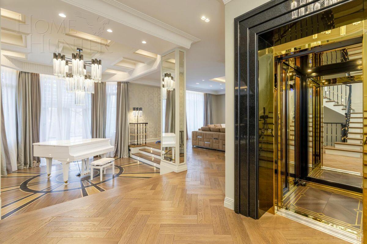 3-этажный коттедж 1 100 м² с отделкой