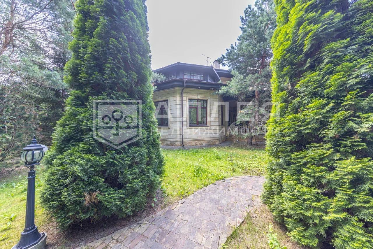 2-этажный коттедж 1 400 м² с отделкой