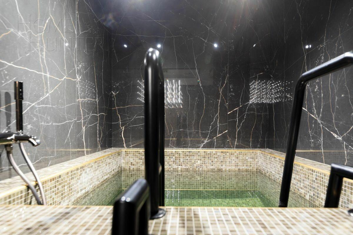 3-этажный коттедж 1 100 м² с отделкой