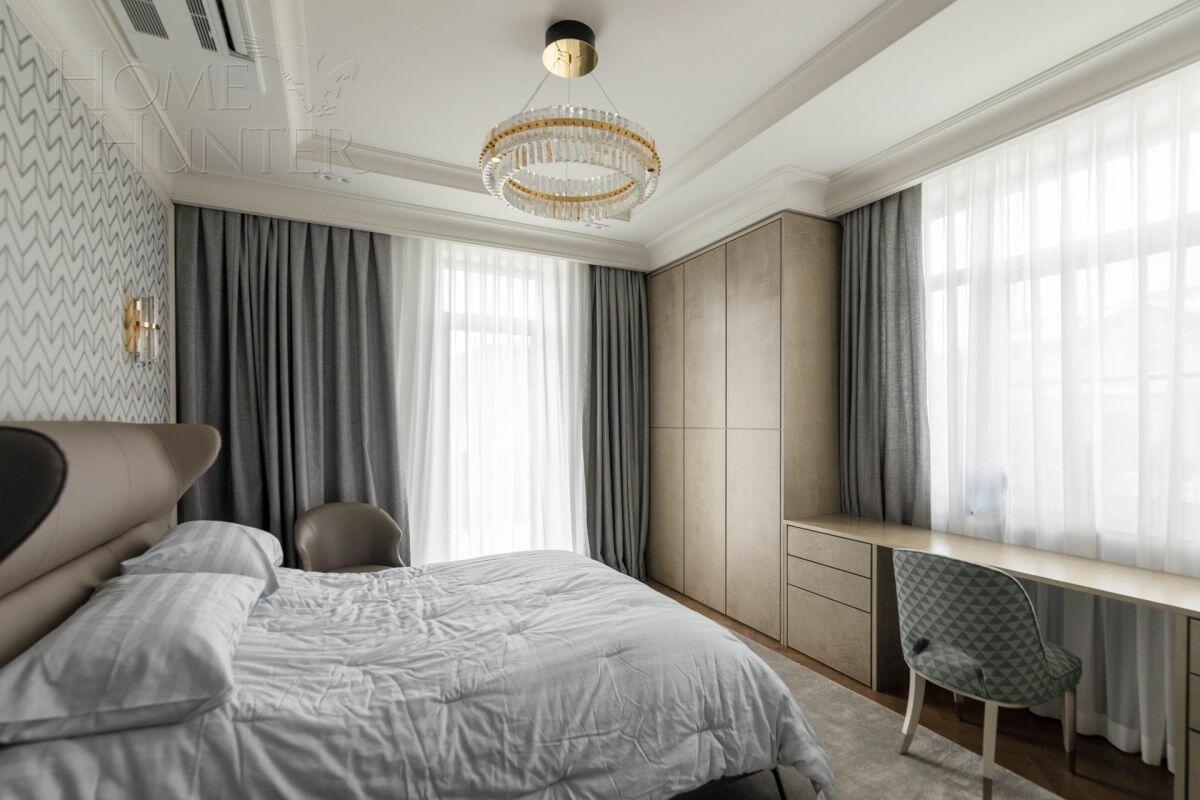 3-этажный коттедж 1 100 м² с отделкой