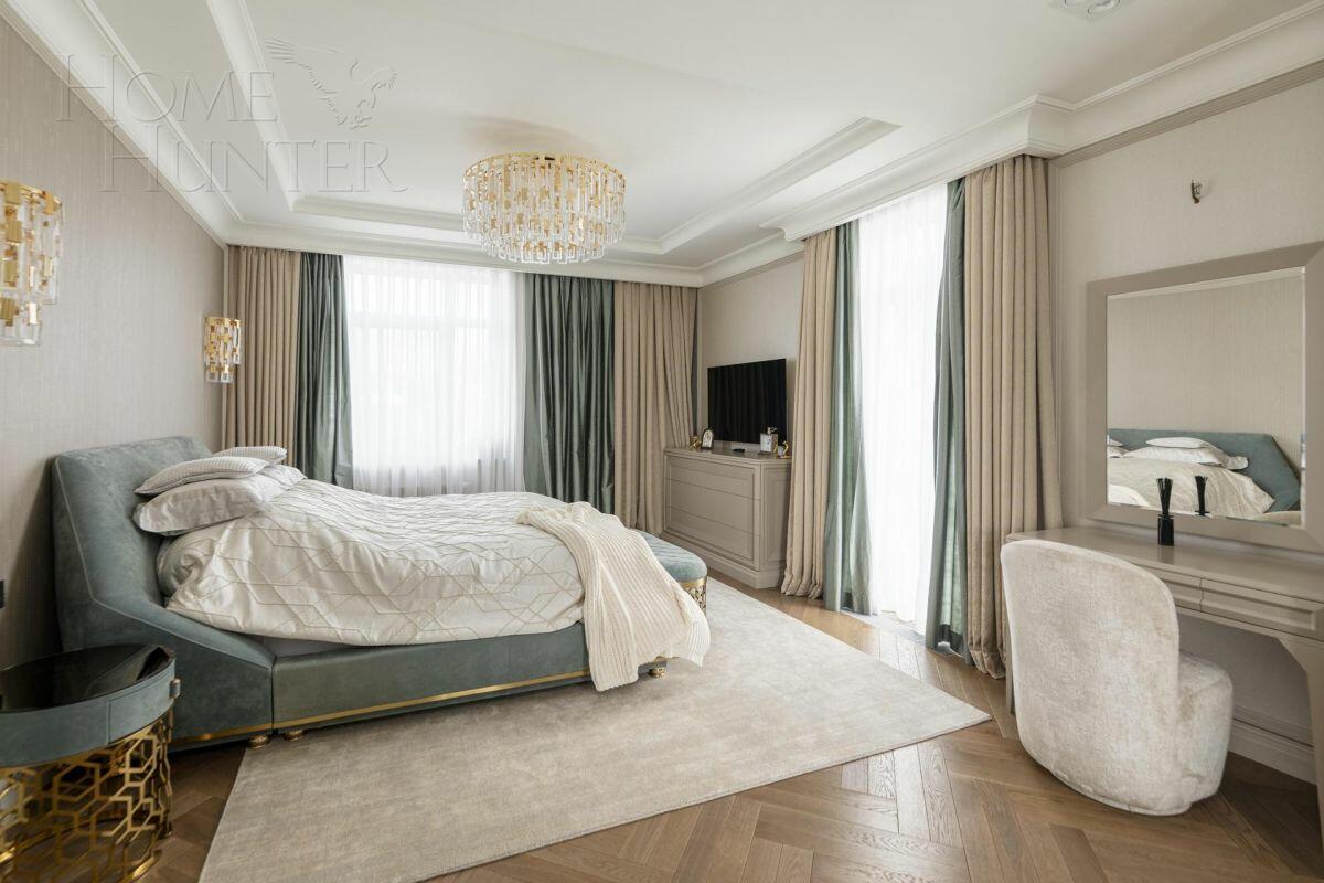 3-этажный коттедж 1 100 м² с отделкой