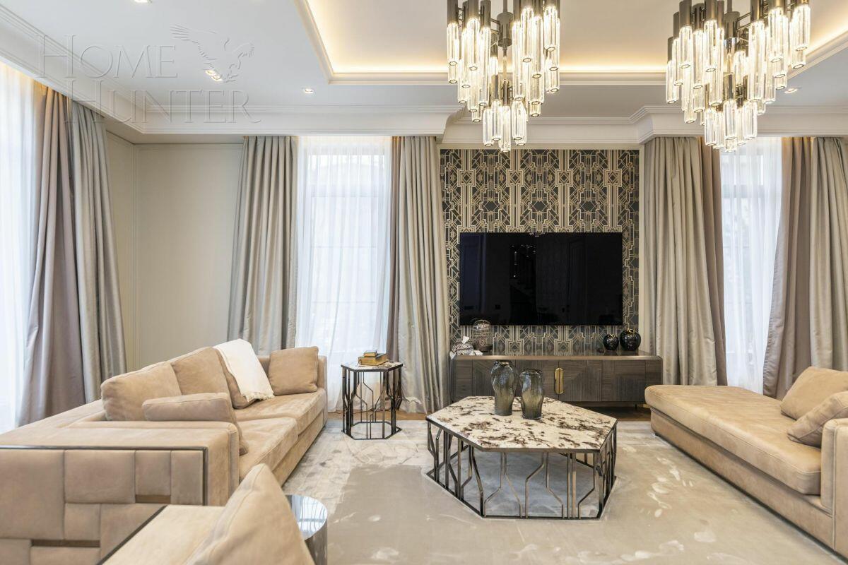 3-этажный коттедж 1 100 м² с отделкой