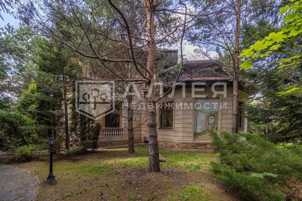 2-этажный коттедж 1 400 м² с отделкой