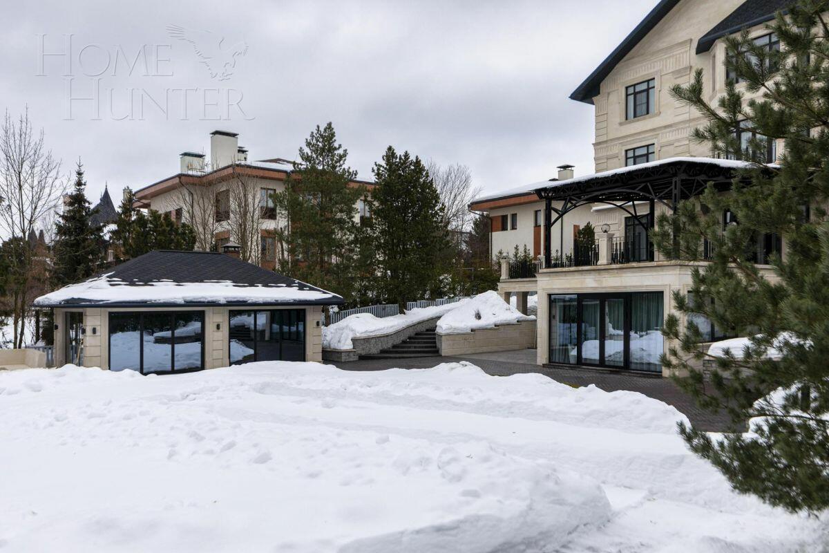 3-этажный коттедж 1 100 м² с отделкой