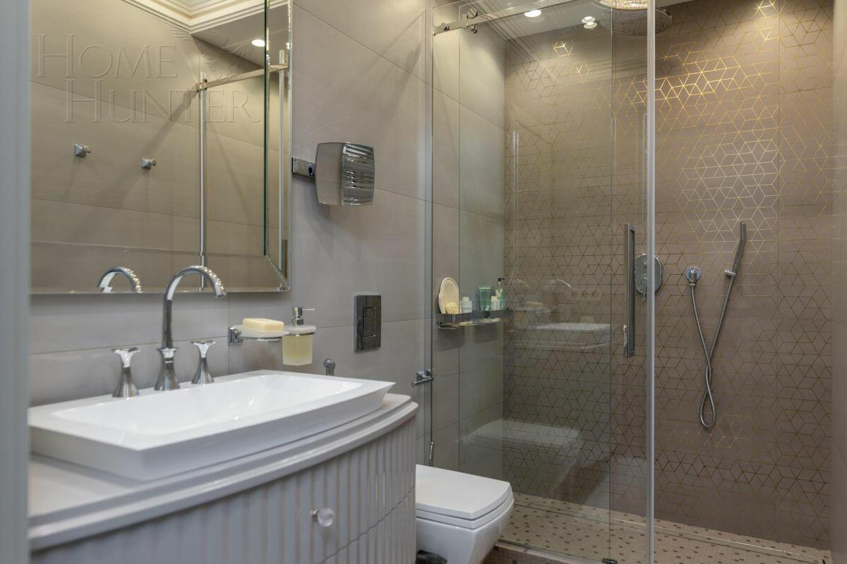 3-этажный коттедж 1 100 м² с отделкой