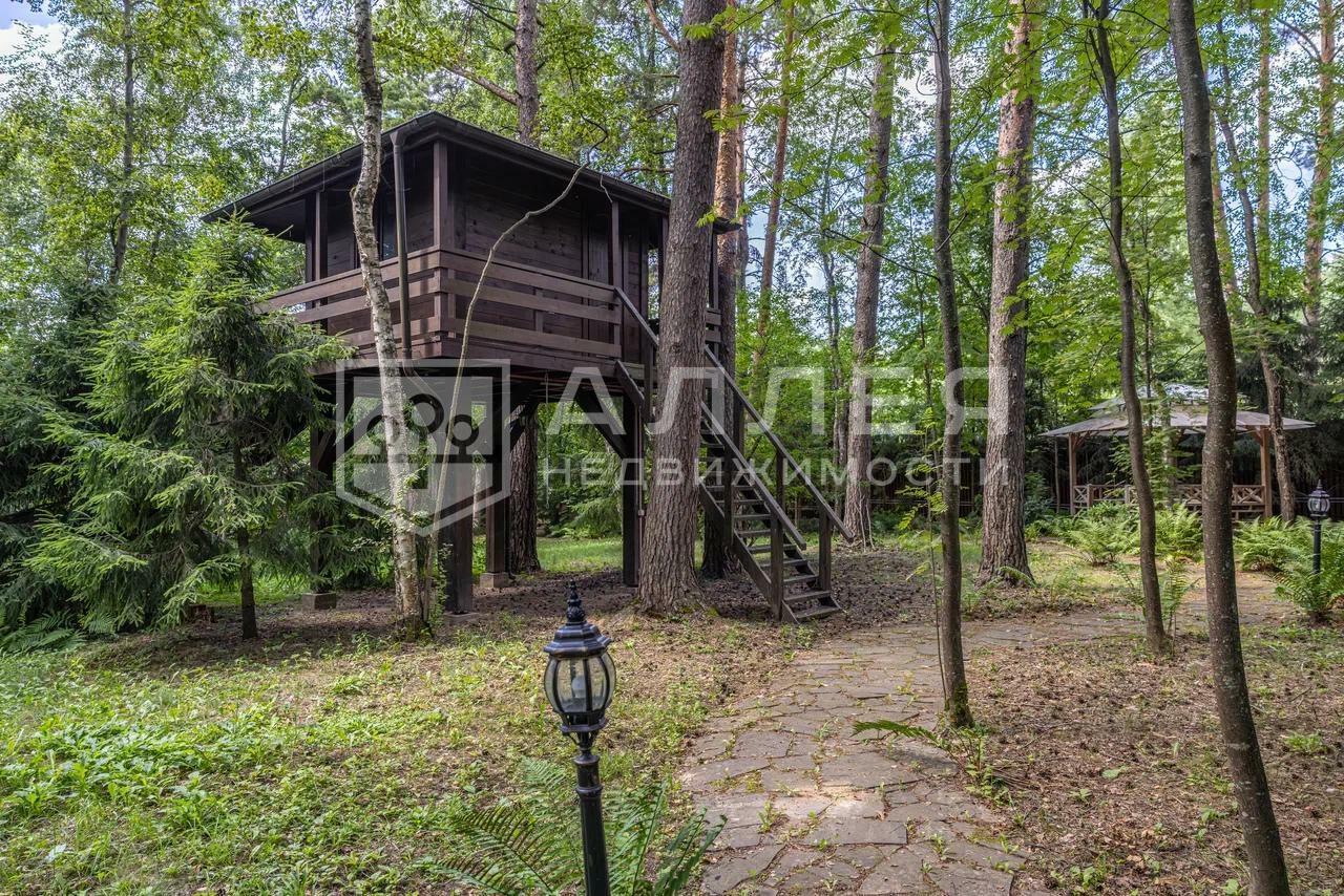 2-этажный коттедж 1 400 м² с отделкой