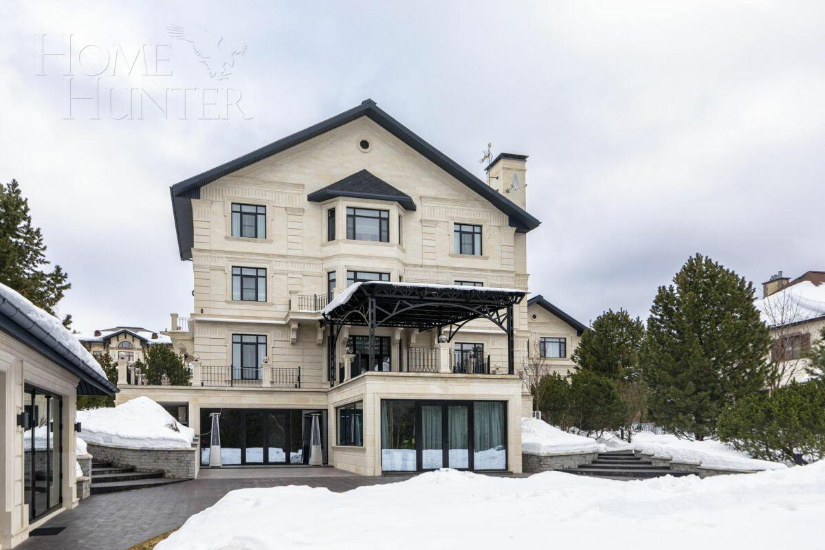 3-этажный коттедж 1 100 м² с отделкой