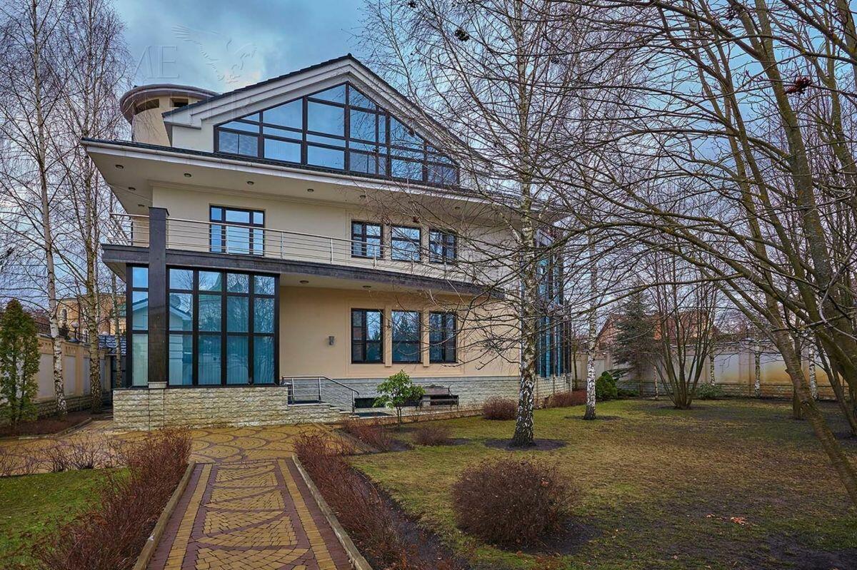 2-этажный коттедж 800 м² с отделкой