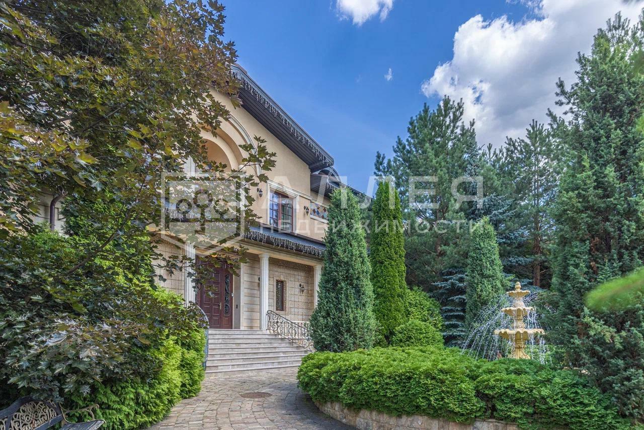 2-этажный коттедж 1 400 м² с отделкой