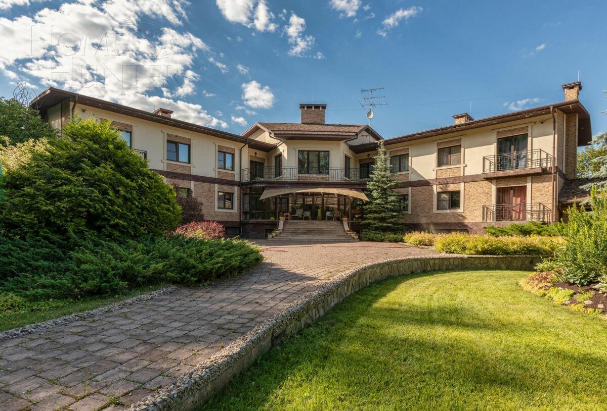 2-этажный коттедж 2 000 м² с отделкой