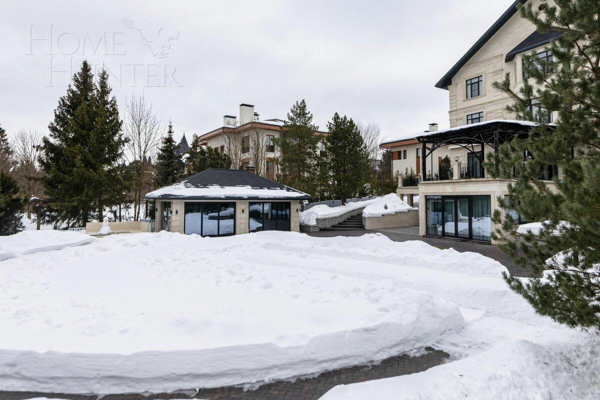 3-этажный коттедж 1 100 м² с отделкой