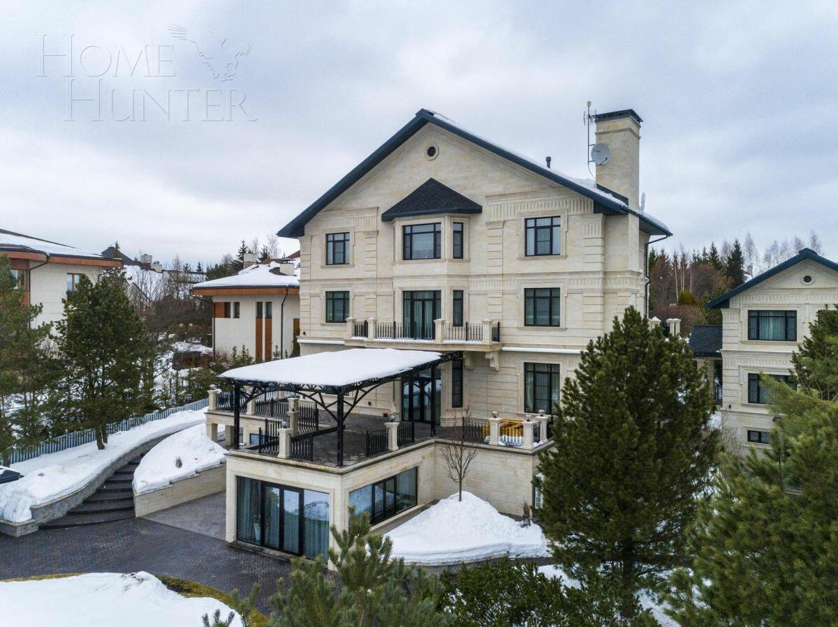 3-этажный коттедж 1 100 м² с отделкой