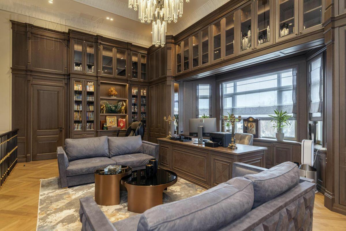 3-этажный коттедж 1 100 м² с отделкой