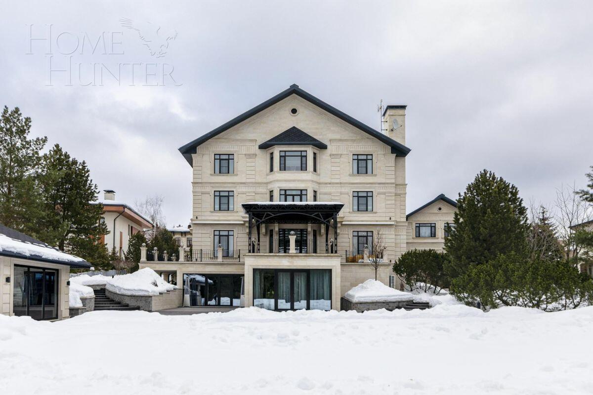 3-этажный коттедж 1 100 м² с отделкой