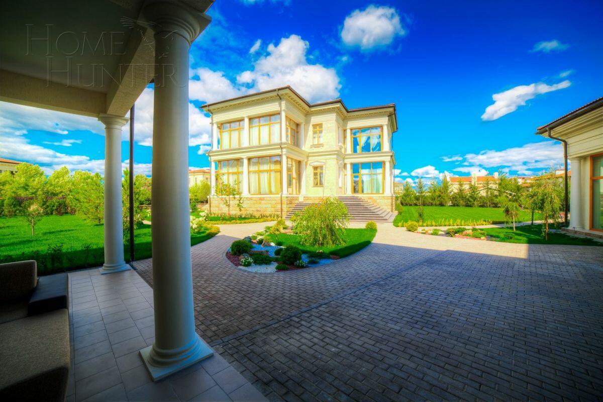 2-этажный коттедж 1 250 м² с отделкой