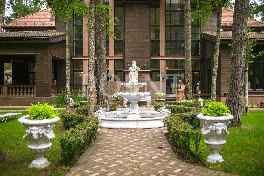 2-этажный коттедж 1 400 м² с отделкой