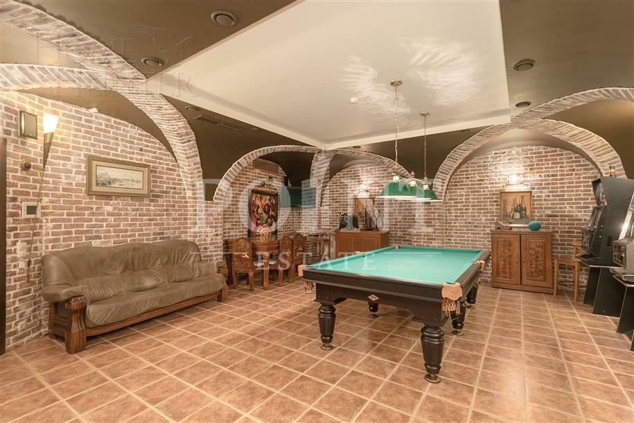 2-этажный коттедж 1 400 м² с отделкой