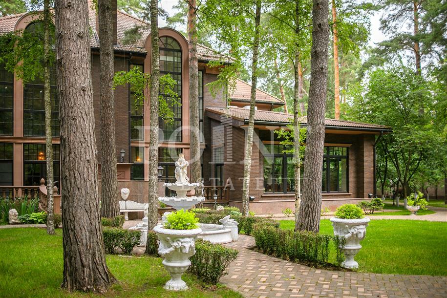 2-этажный коттедж 1 400 м² с отделкой