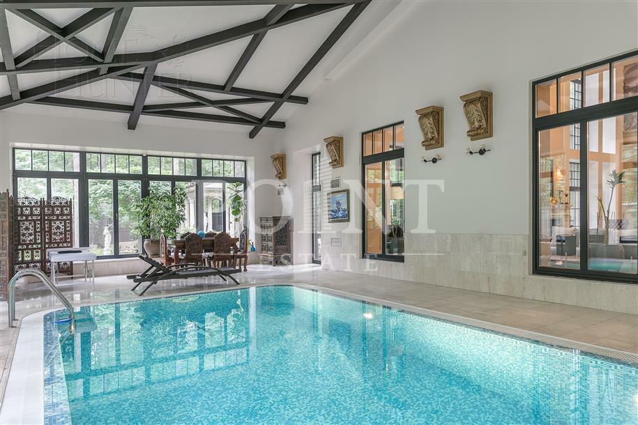 2-этажный коттедж 1 400 м² с отделкой