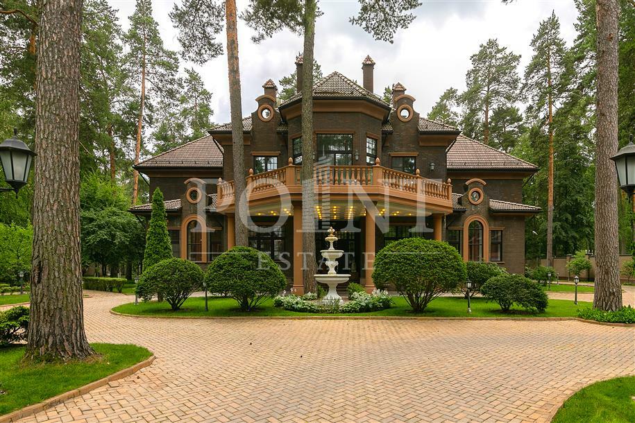 2-этажный коттедж 1 400 м² с отделкой