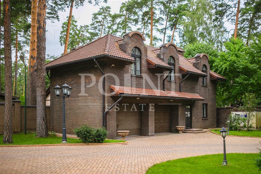 2-этажный коттедж 1 400 м² с отделкой