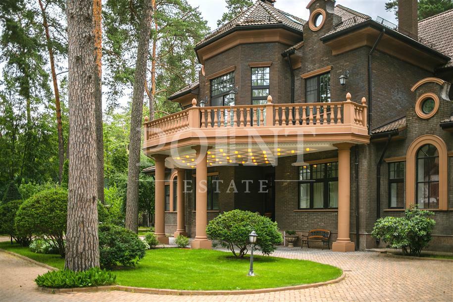 2-этажный коттедж 1 400 м² с отделкой