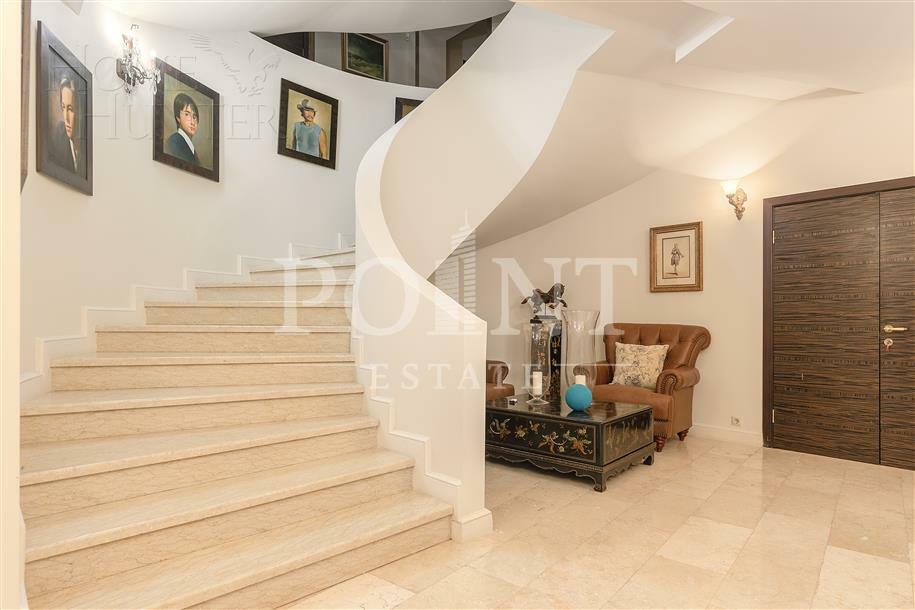 2-этажный коттедж 1 400 м² с отделкой