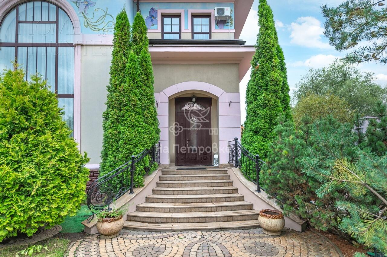 2-этажный коттедж 630 м² с отделкой